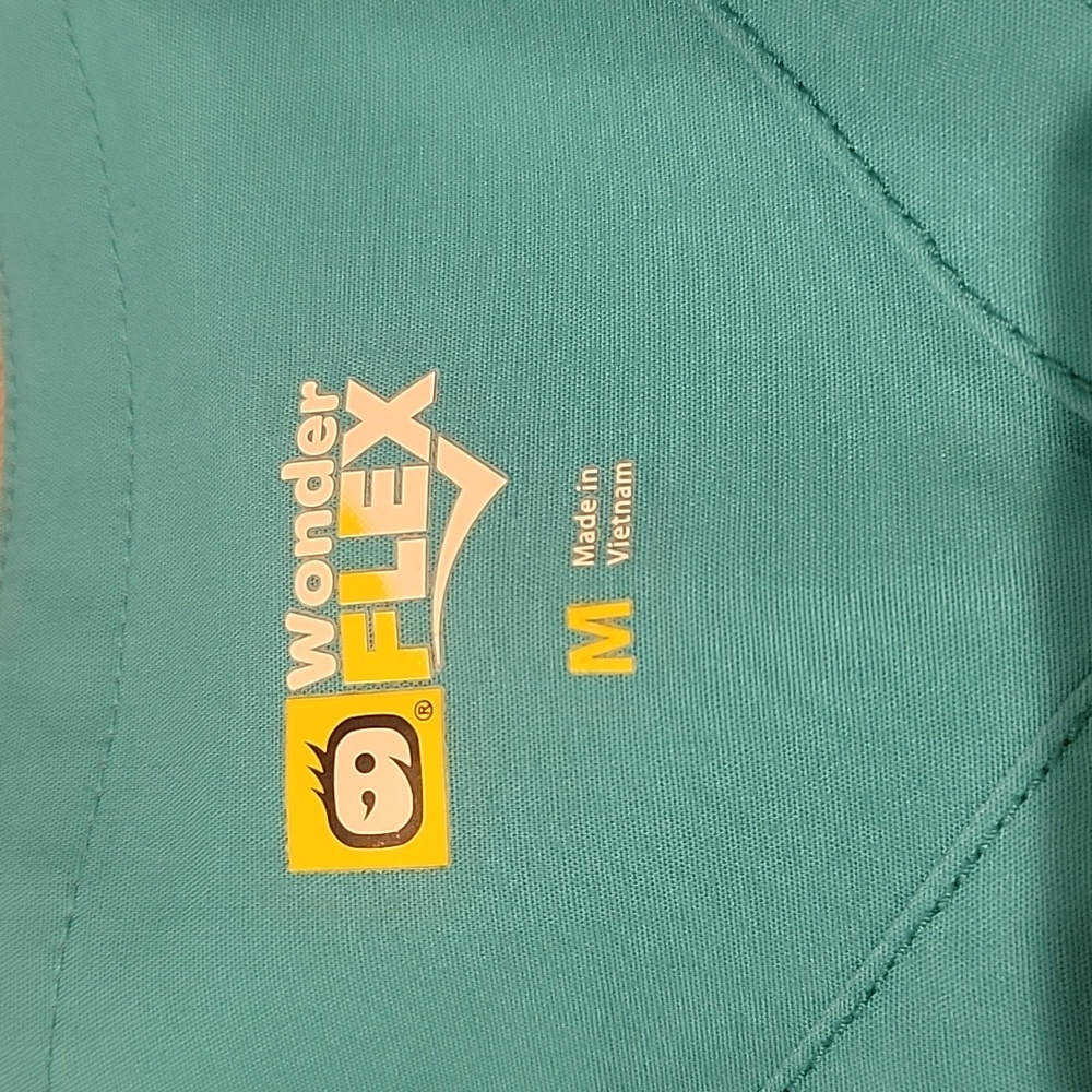 WonderFlex Scrub Set - Picture 2 of 6